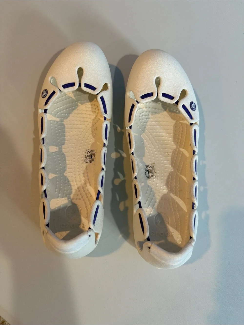CROCS Women's Ivory Slip-On Ballet Flat Mary Jane with Navy Trim 8 EUC